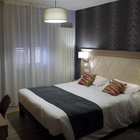 Logis Hotel Les Platanes Reyssouze 외부 사진