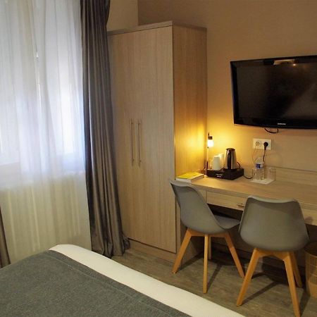 Logis Hotel Les Platanes Reyssouze 외부 사진