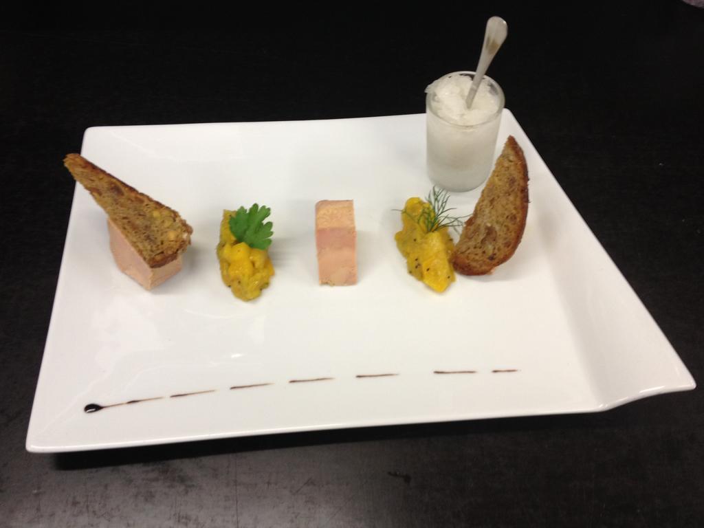 Logis Hotel Les Platanes Reyssouze 외부 사진