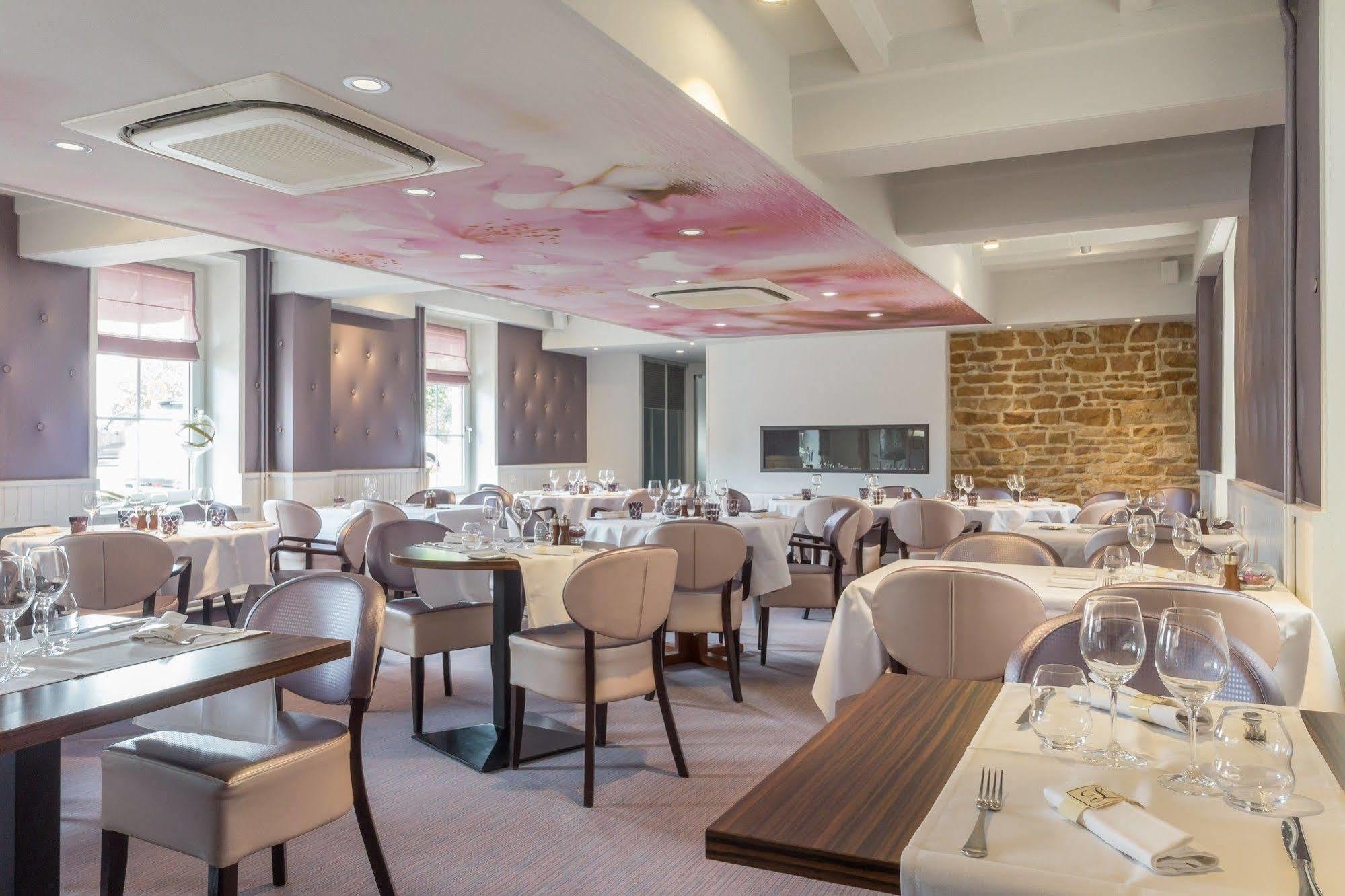 Logis Hotel Les Platanes Reyssouze 외부 사진