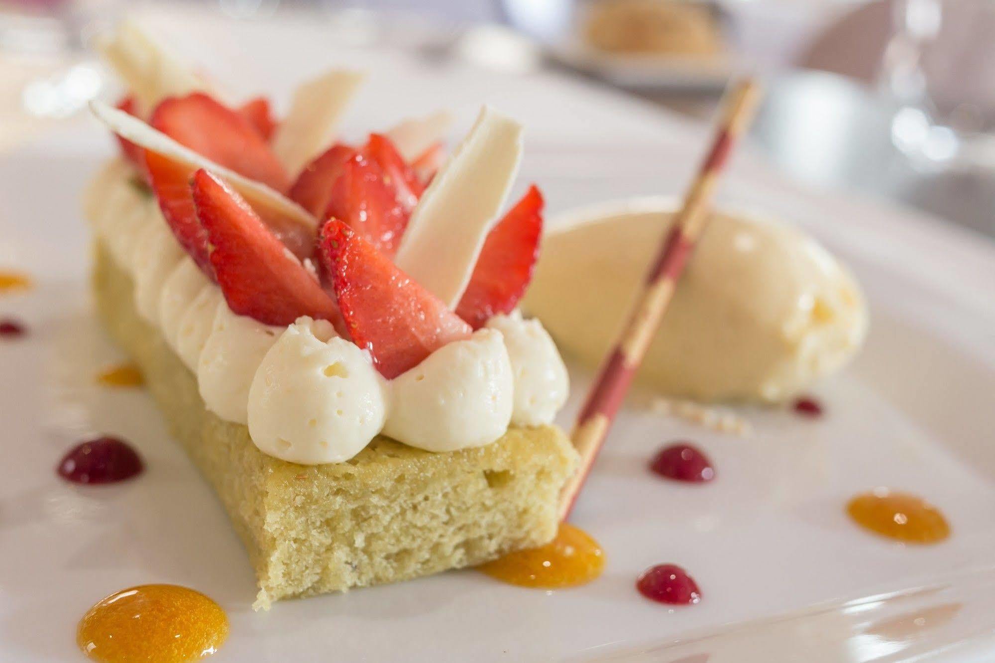 Logis Hotel Les Platanes Reyssouze 외부 사진