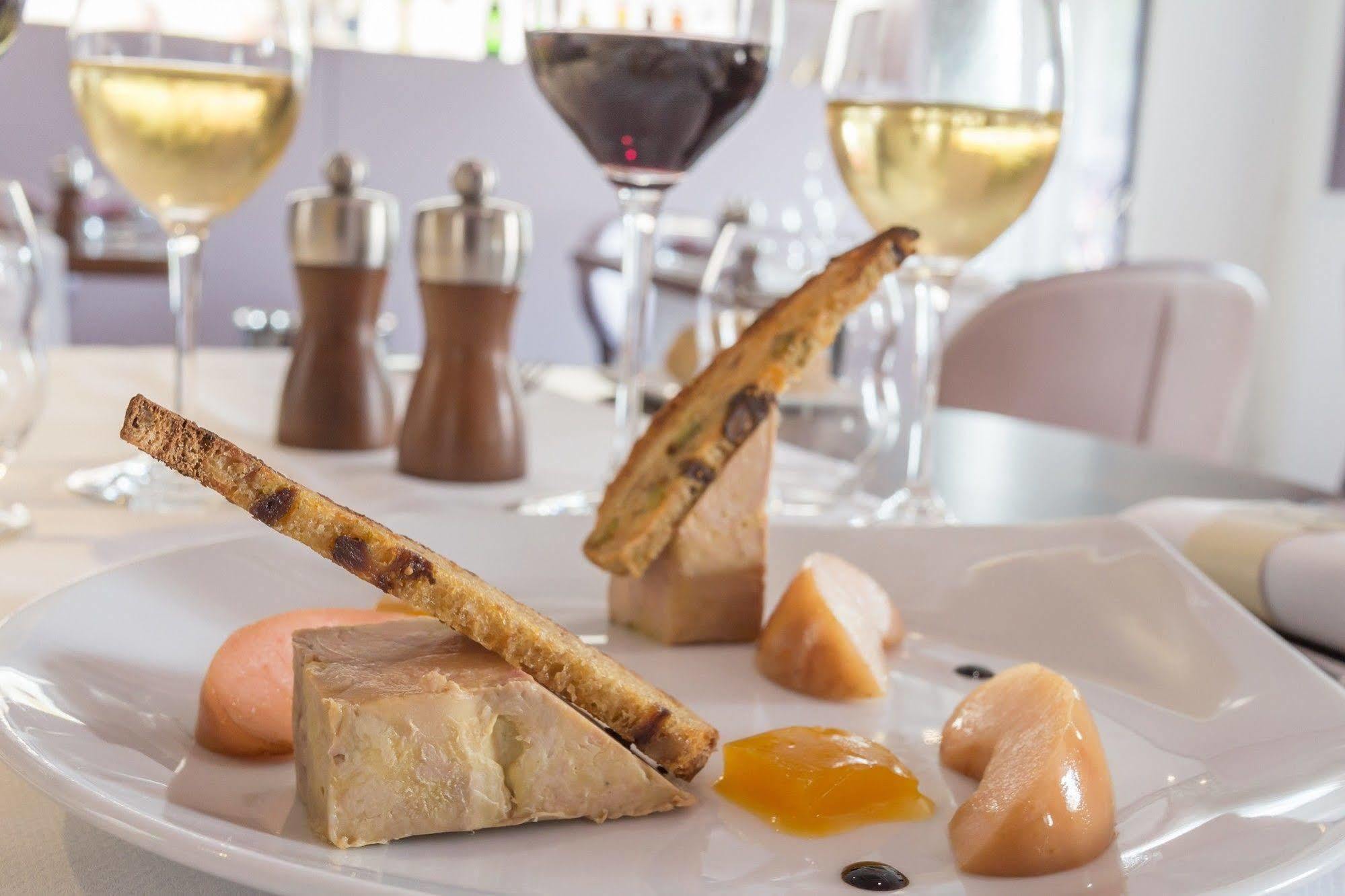 Logis Hotel Les Platanes Reyssouze 외부 사진