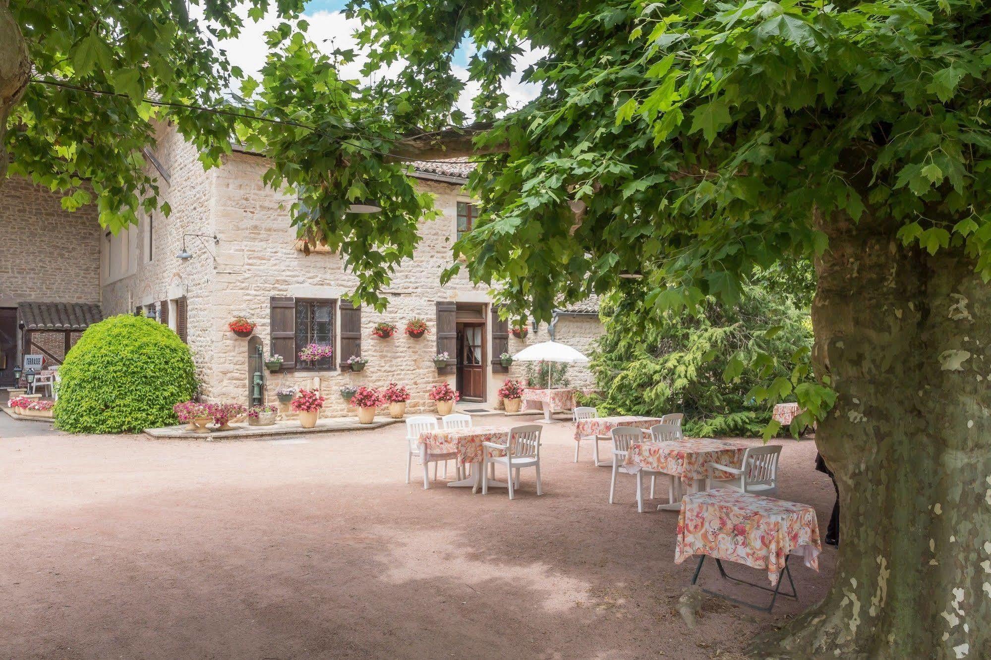 Logis Hotel Les Platanes Reyssouze 외부 사진