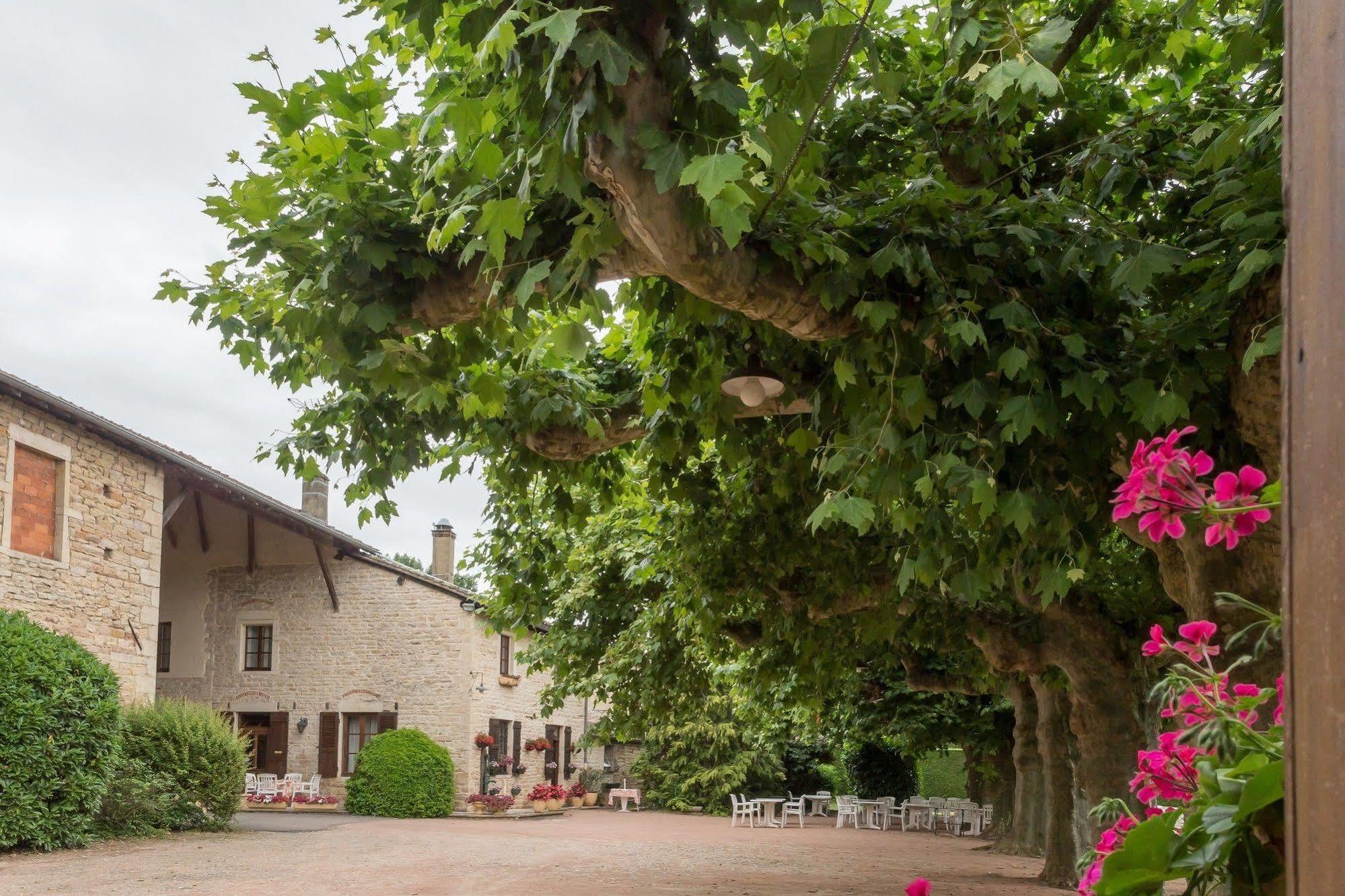 Logis Hotel Les Platanes Reyssouze 외부 사진