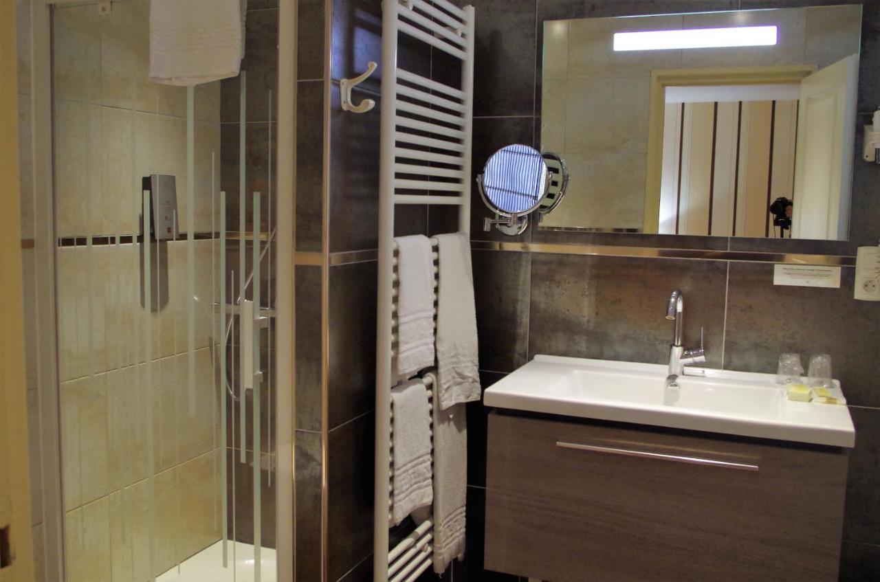 Logis Hotel Les Platanes Reyssouze 외부 사진